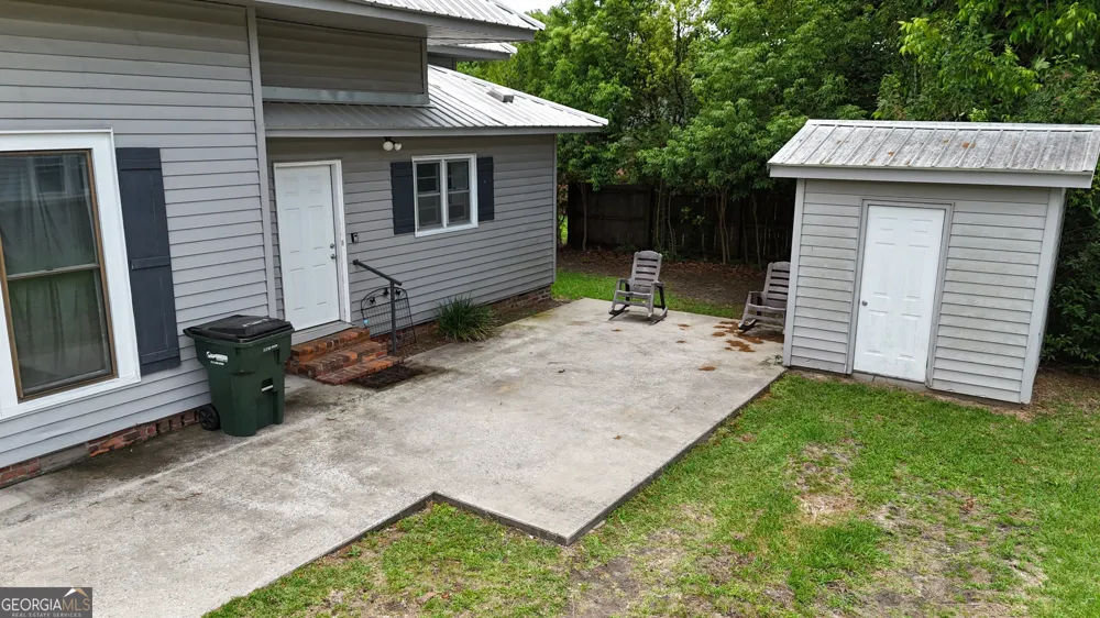 212 N Caswell Glennville, GA 30427
