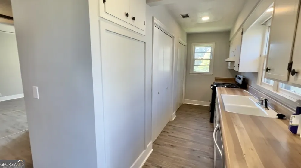 212 N Caswell Glennville, GA 30427