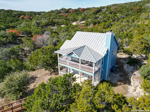 282 Hill Top Ln Lakehills, TX 78063