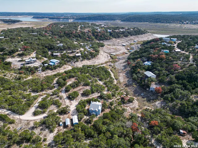 282 Hill Top Ln Lakehills, TX 78063