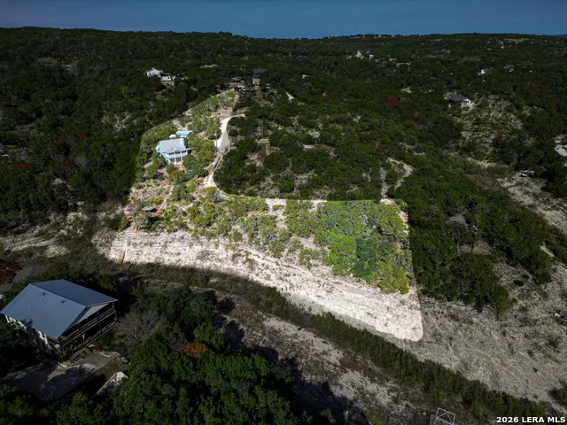 282 Hill Top Ln Lakehills, TX 78063