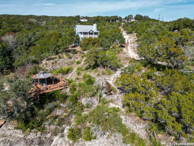 282 Hill Top Ln Lakehills, TX 78063