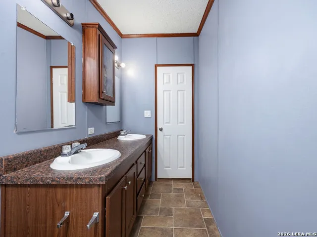 135 Savannah Ridge Von Ormy, TX 78073