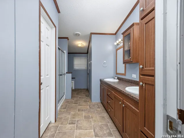 135 Savannah Ridge Von Ormy, TX 78073