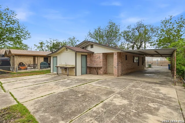 425 Sandmeyer st San Antonio, TX 78208