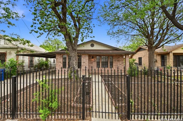 425 Sandmeyer st San Antonio, TX 78208
