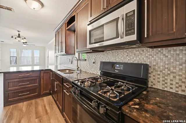 425 Sandmeyer st San Antonio, TX 78208