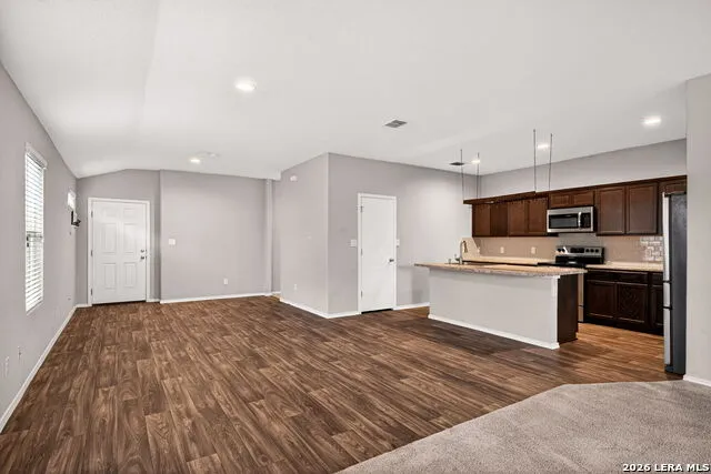 4619 HEATHERS CROSS St Hedwig, TX 78152