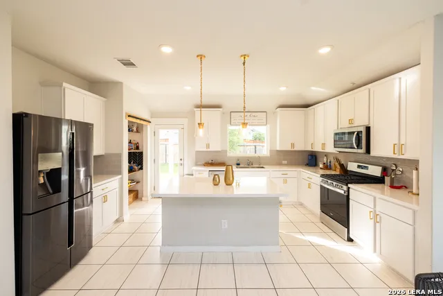 5127 WELLS PARK Marion, TX 78124