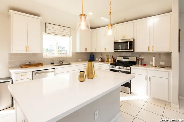 5127 WELLS PARK Marion, TX 78124