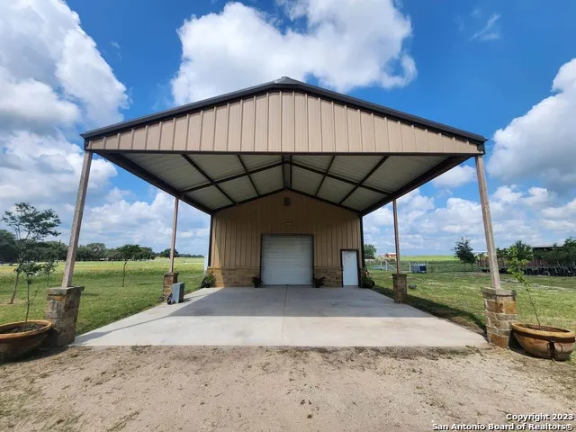 1208 COUNTY ROAD 317 La Vernia, TX 78121