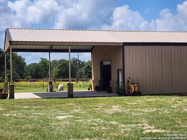 1208 COUNTY ROAD 317 La Vernia, TX 78121