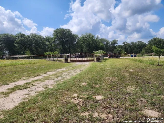 1208 COUNTY ROAD 317 La Vernia, TX 78121