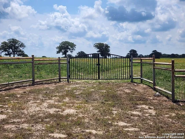 1208 COUNTY ROAD 317 La Vernia, TX 78121