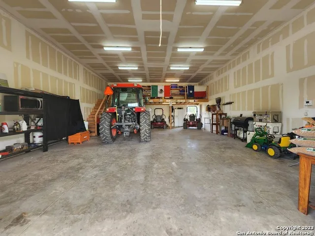 1208 COUNTY ROAD 317 La Vernia, TX 78121