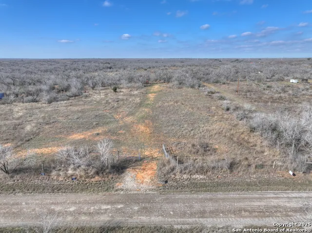 6093 Leal Pleasanton, TX 78064