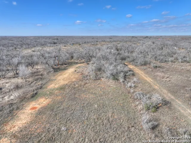 6093 Leal Pleasanton, TX 78064