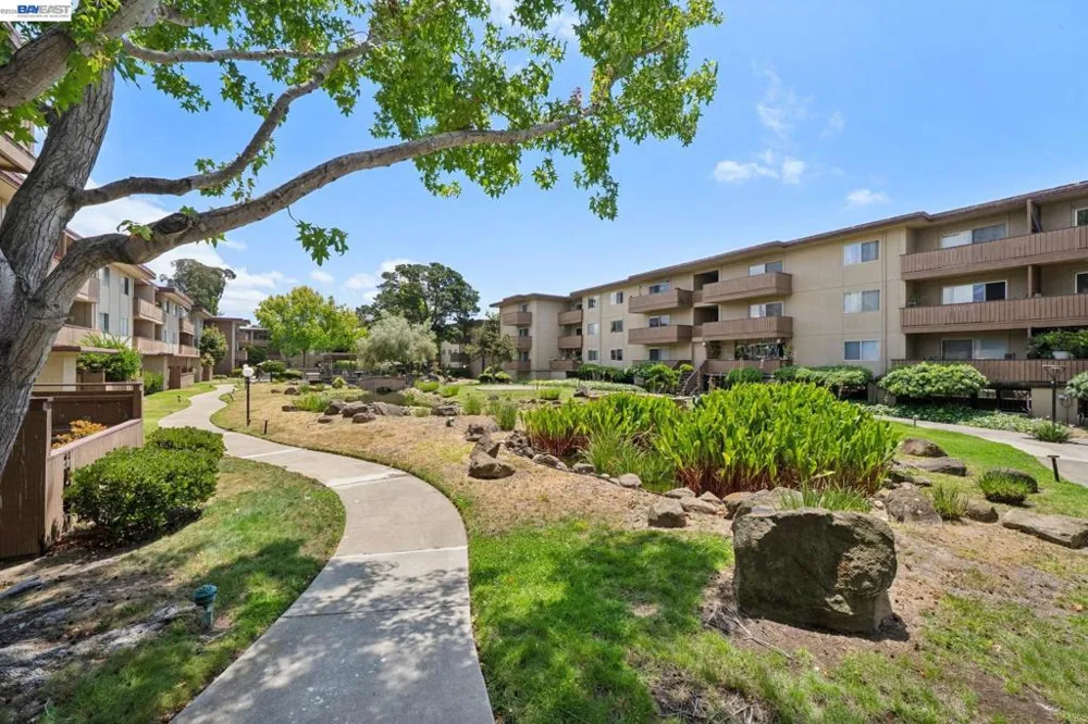 1327 Webster St #B106 Alameda, CA 94501
