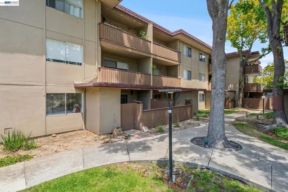 1327 Webster St #B106 Alameda, CA 94501