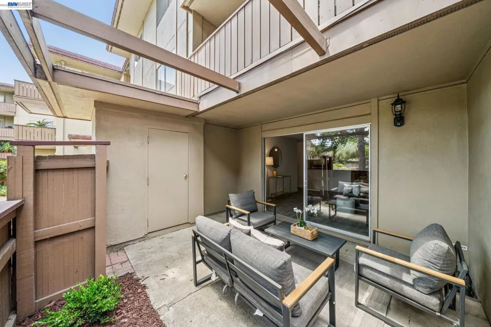 1327 Webster St #B106 Alameda, CA 94501