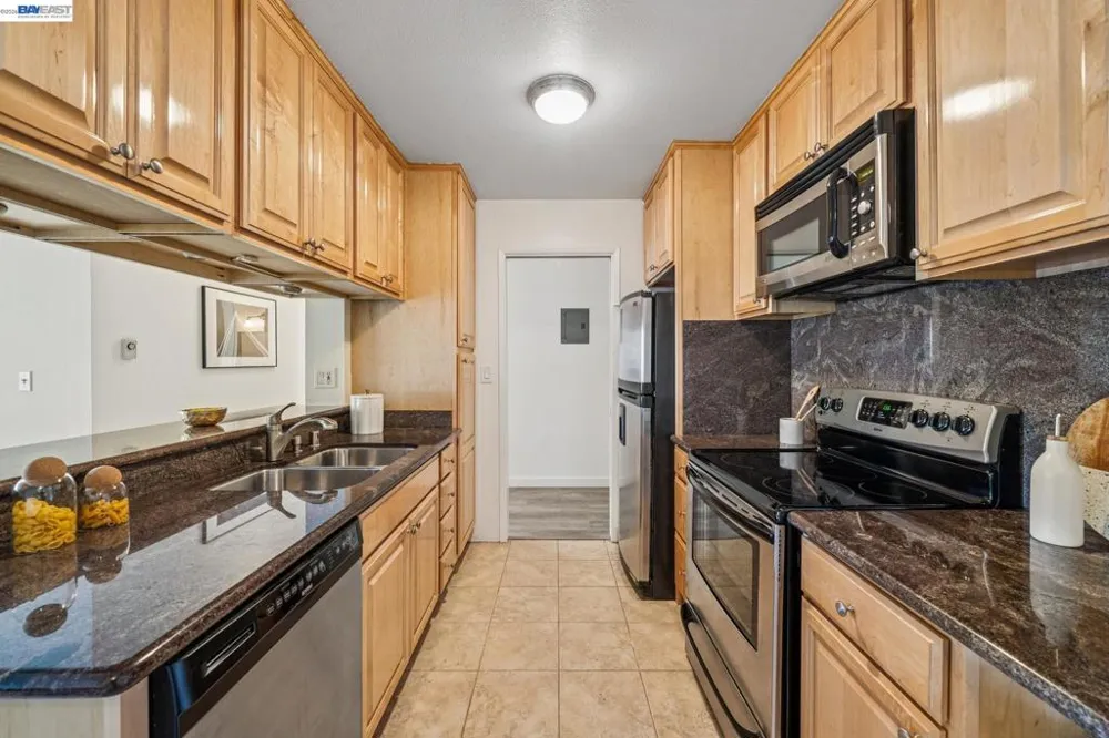 1327 Webster St #B106 Alameda, CA 94501