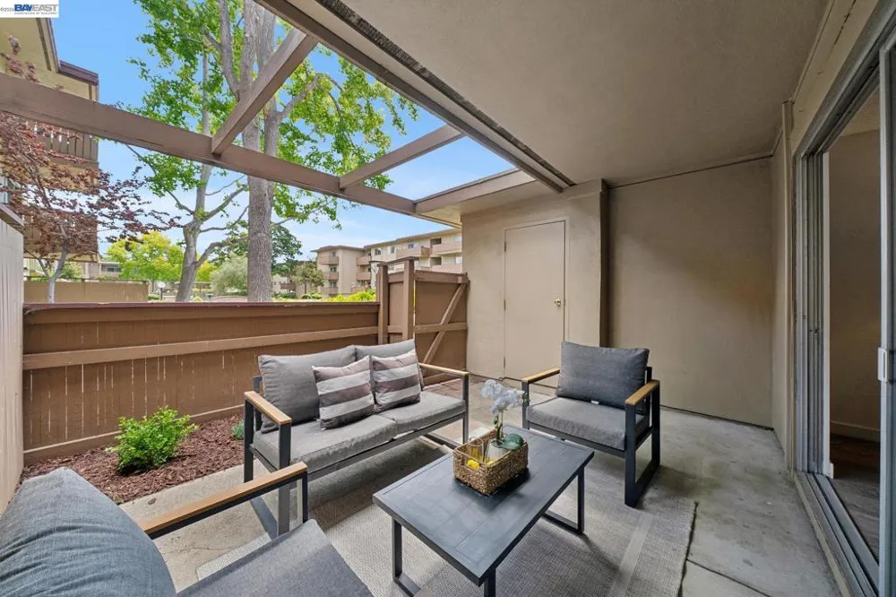1327 Webster St #B106 Alameda, CA 94501