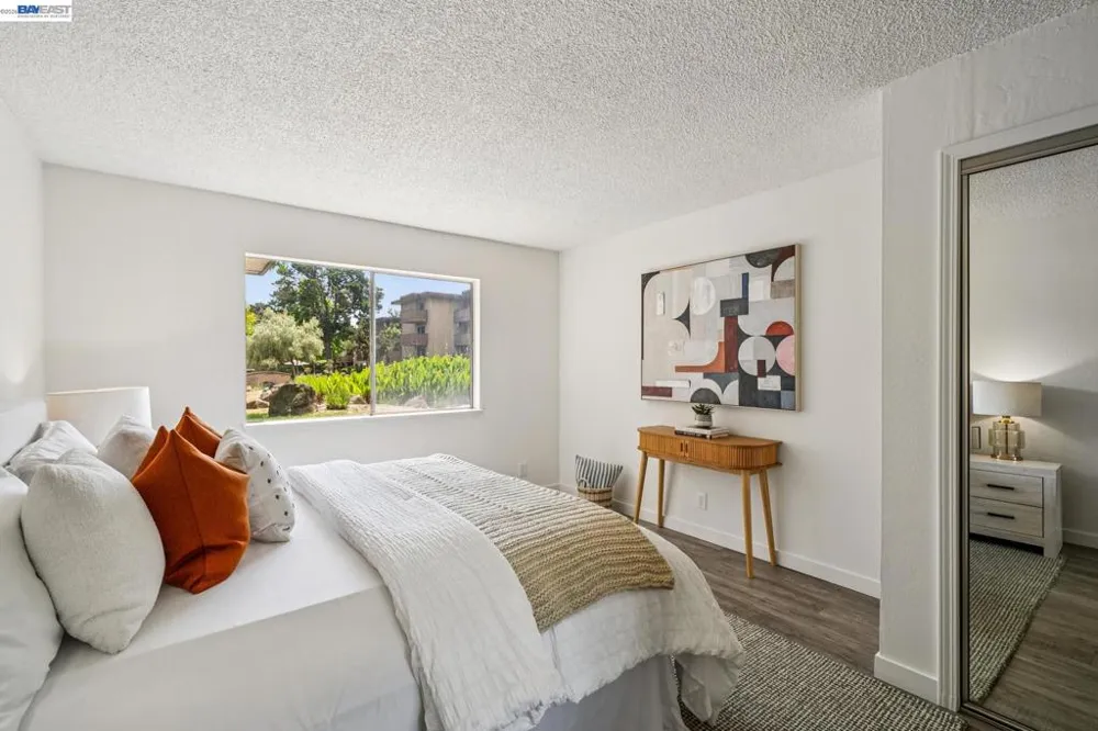 1327 Webster St #B106 Alameda, CA 94501