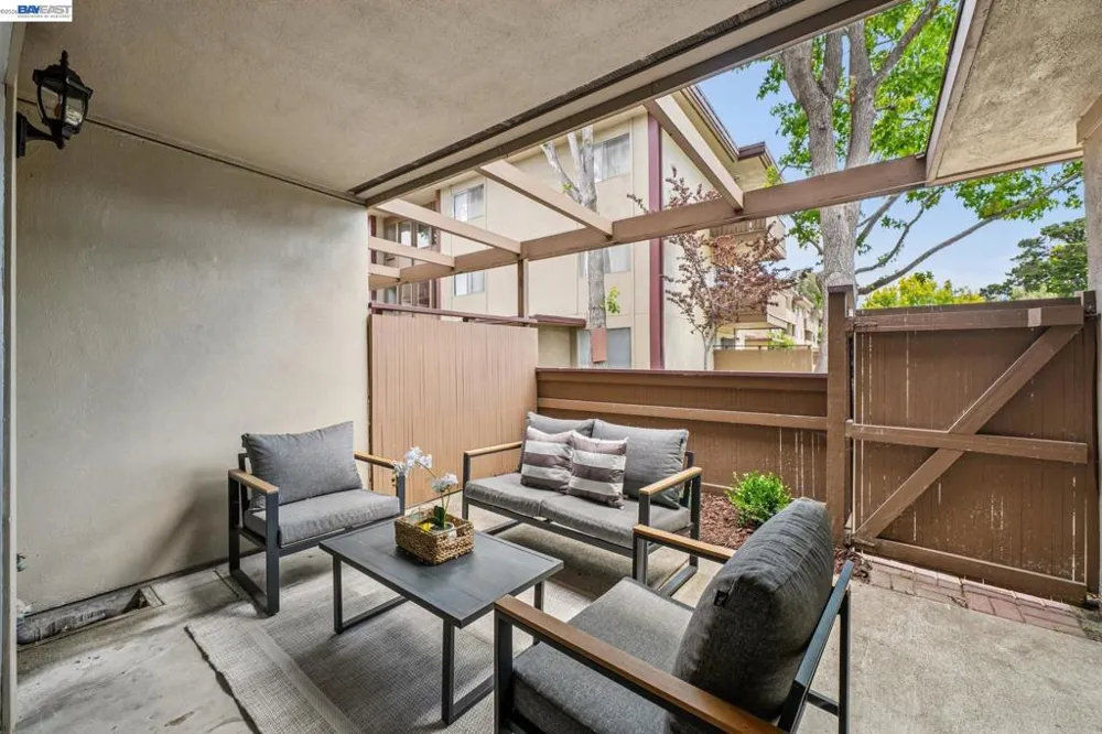 1327 Webster St #B106 Alameda, CA 94501