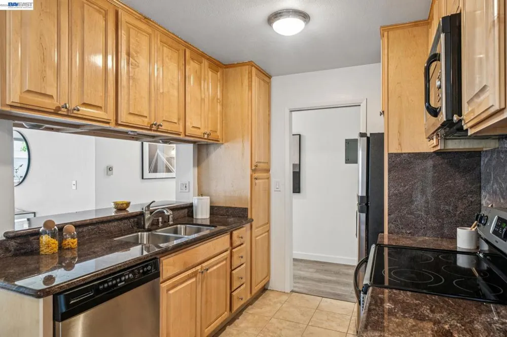 1327 Webster St #B106 Alameda, CA 94501