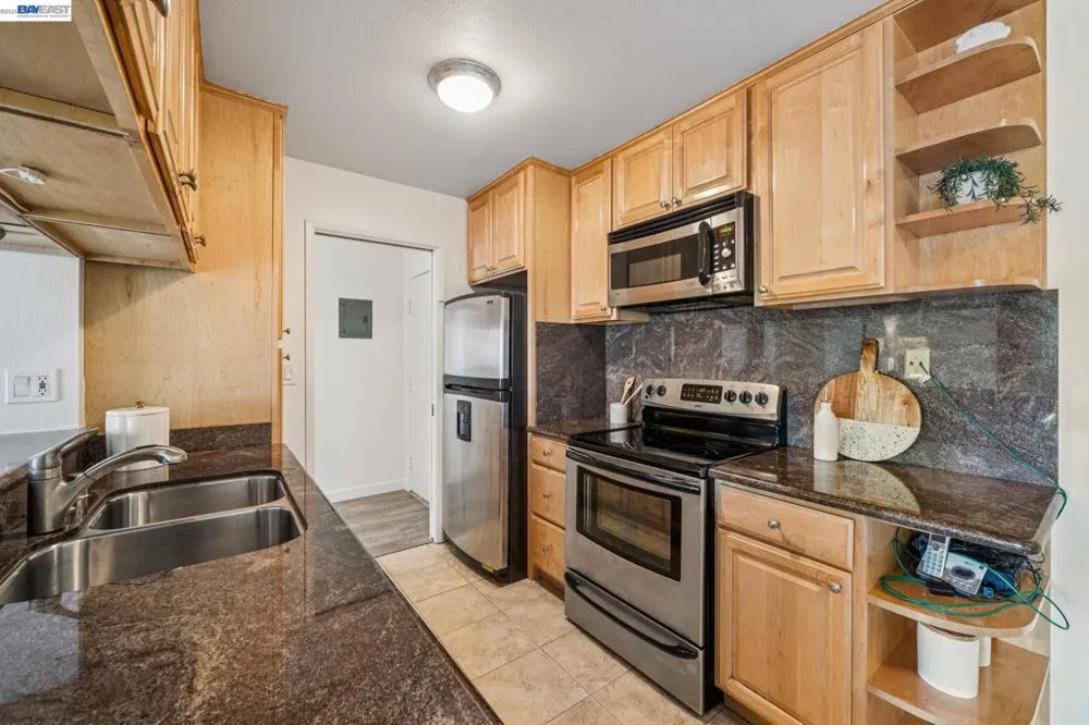 1327 Webster St #B106 Alameda, CA 94501
