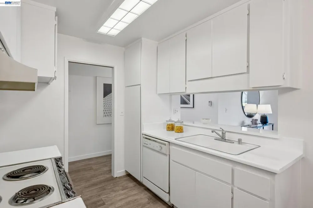 1327 Webster St #B106 Alameda, CA 94501