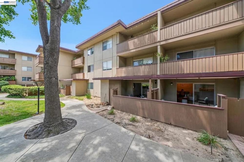 1327 Webster St #B106 Alameda, CA 94501