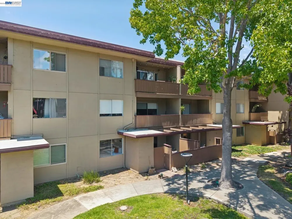 1327 Webster St #B106 Alameda, CA 94501