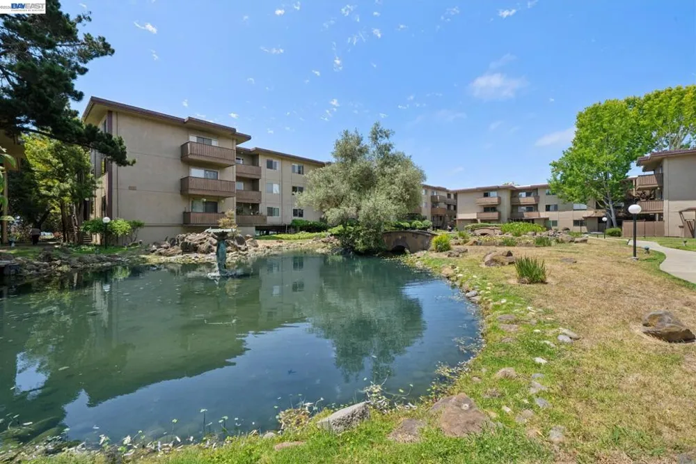 1327 Webster St #B106 Alameda, CA 94501