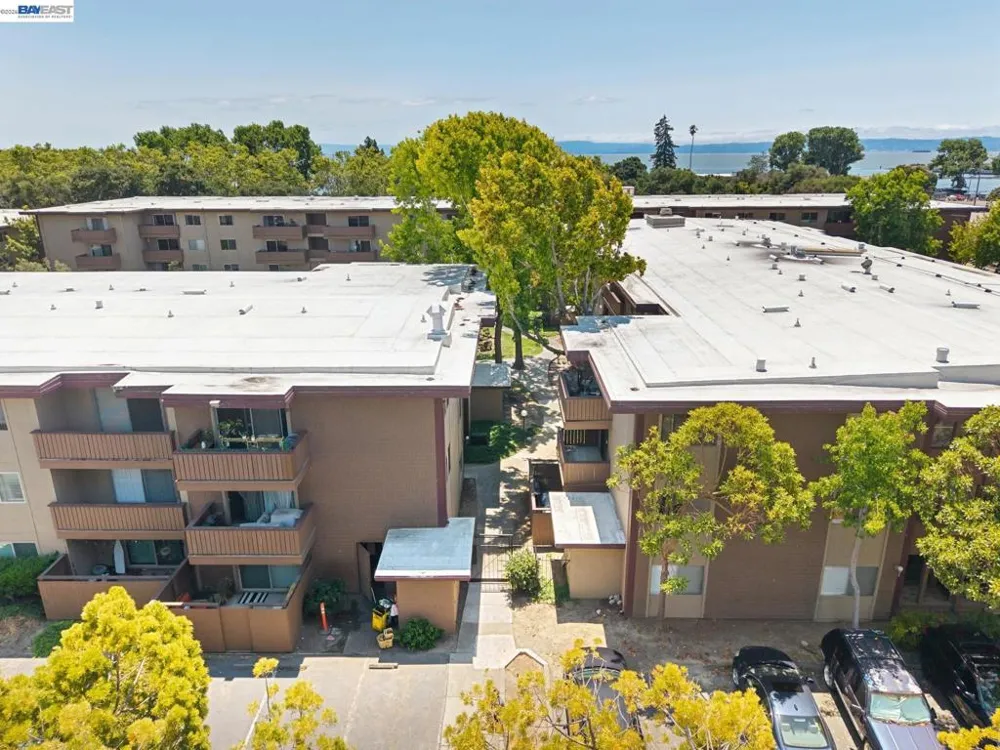 1327 Webster St #B106 Alameda, CA 94501