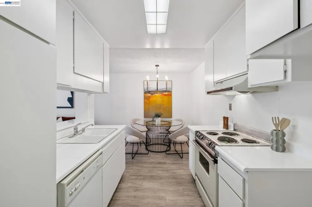 1327 Webster St #B106 Alameda, CA 94501