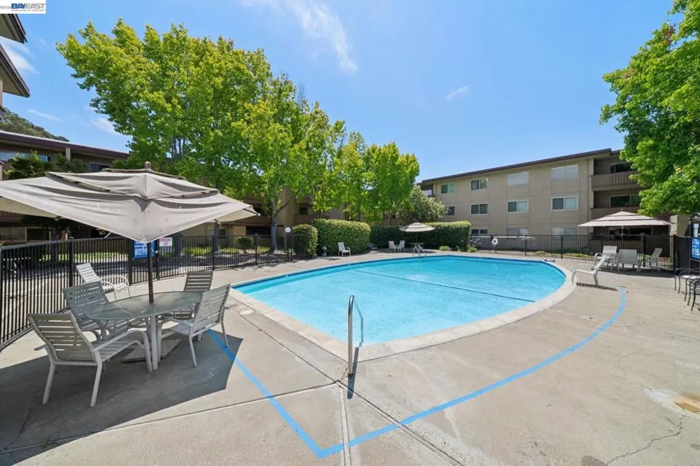 1327 Webster St #B106 Alameda, CA 94501