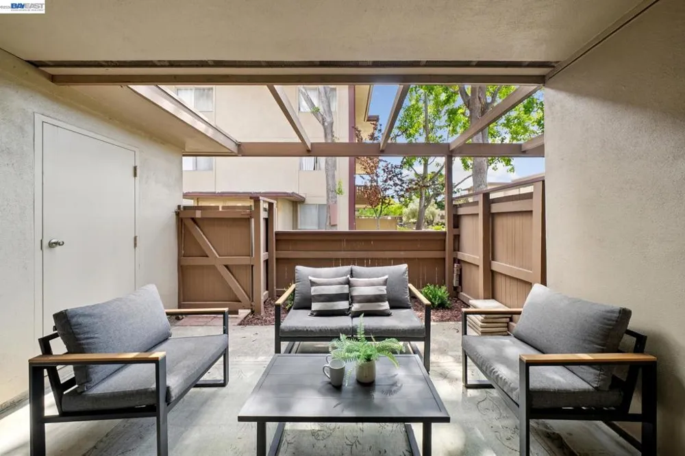 1327 Webster St #B106 Alameda, CA 94501