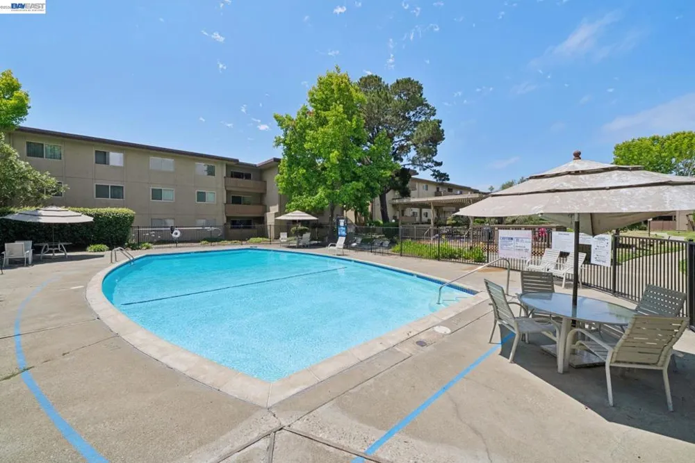 1327 Webster St #B106 Alameda, CA 94501