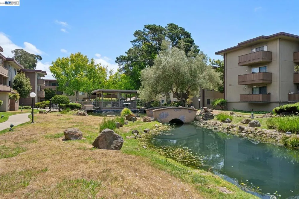 1327 Webster St #B106 Alameda, CA 94501
