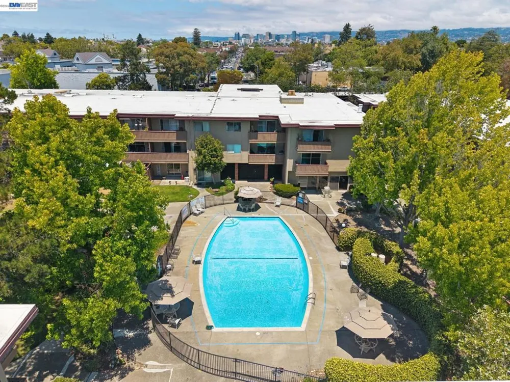 1327 Webster St #B106 Alameda, CA 94501