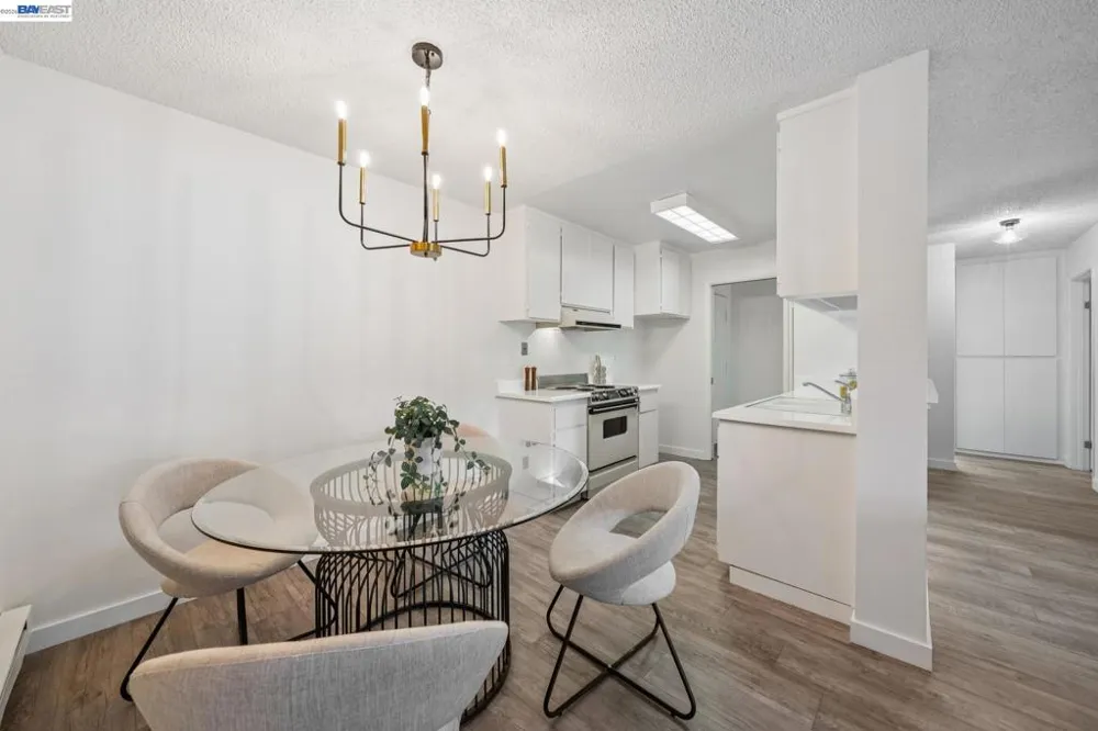 1327 Webster St #B106 Alameda, CA 94501