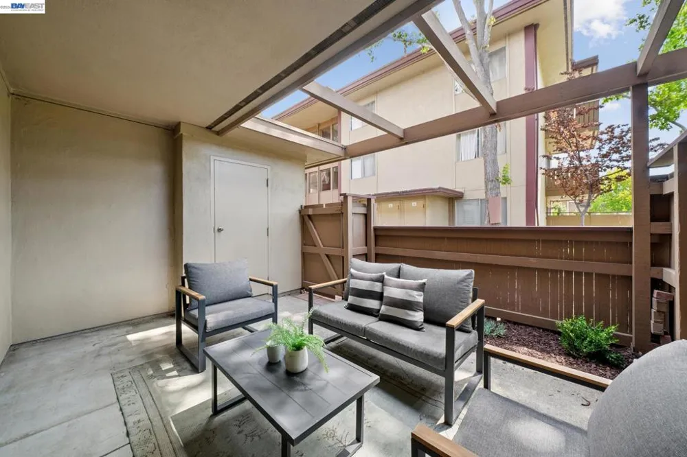1327 Webster St #B106 Alameda, CA 94501