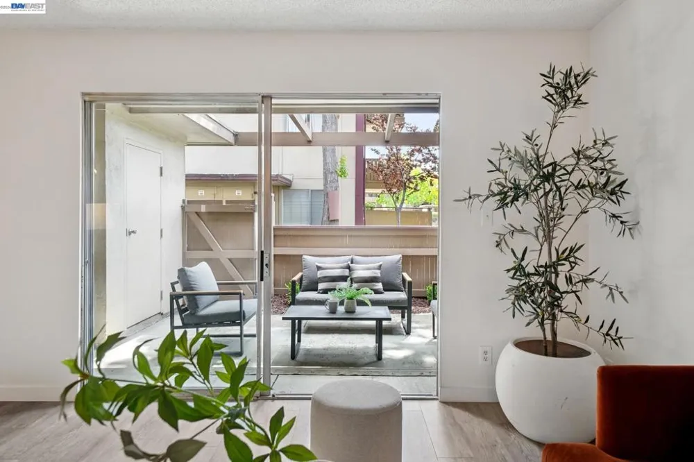 1327 Webster St #B106 Alameda, CA 94501