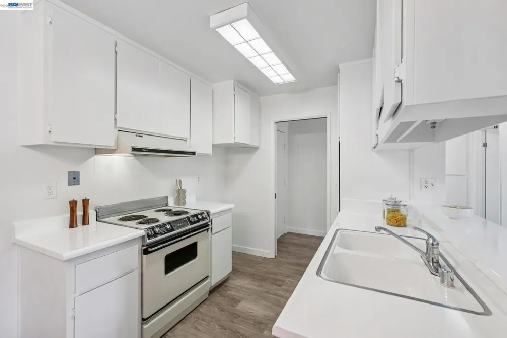 1327 Webster St #B106 Alameda, CA 94501