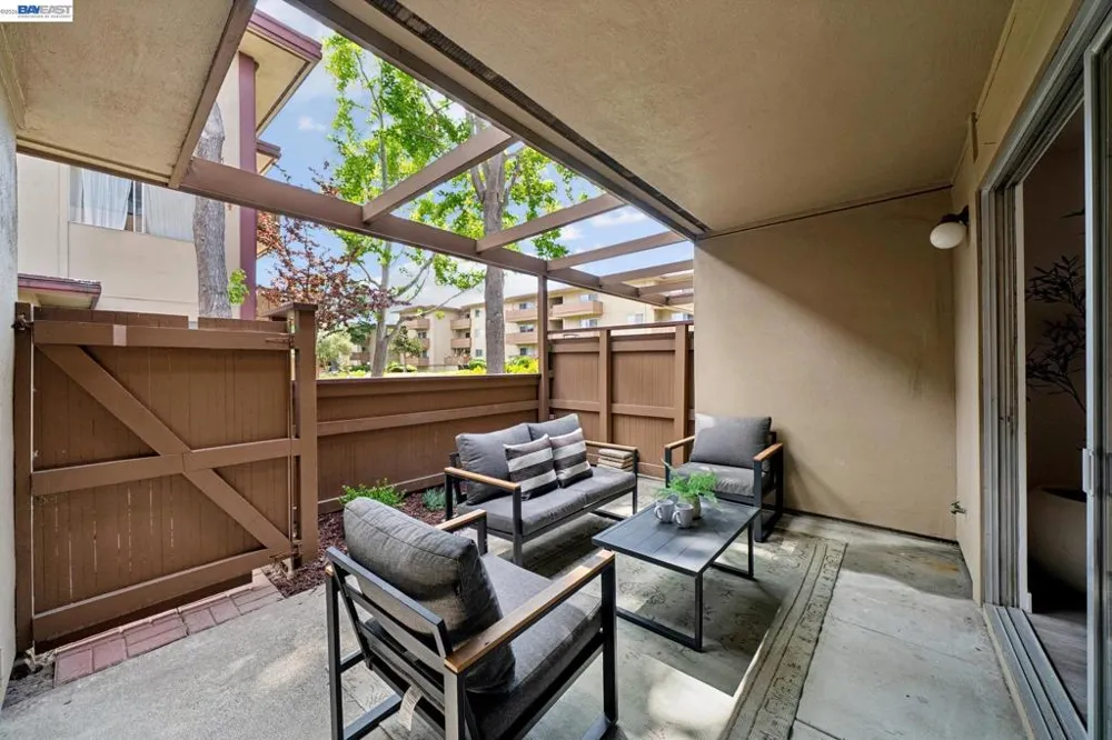 1327 Webster St #B106 Alameda, CA 94501