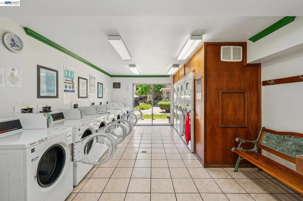 1327 Webster St #B106 Alameda, CA 94501