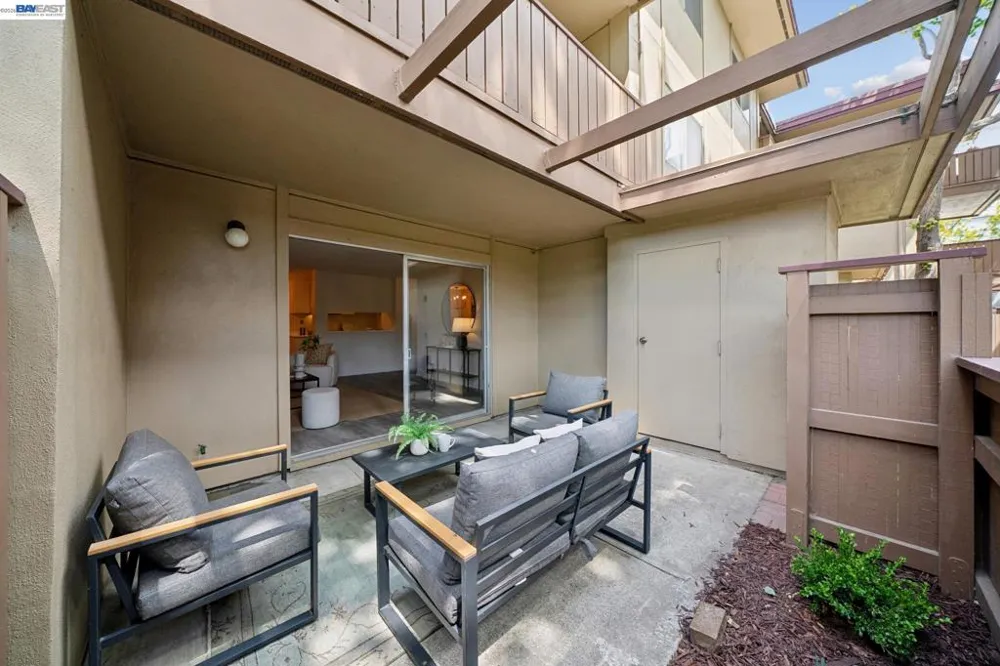 1327 Webster St #B106 Alameda, CA 94501