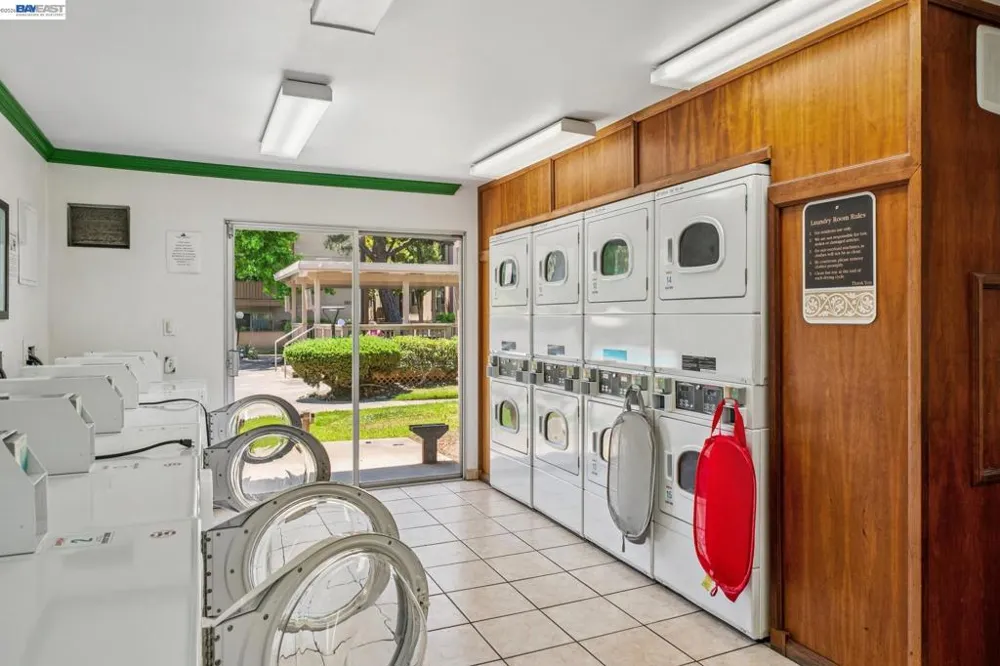 1327 Webster St #B106 Alameda, CA 94501