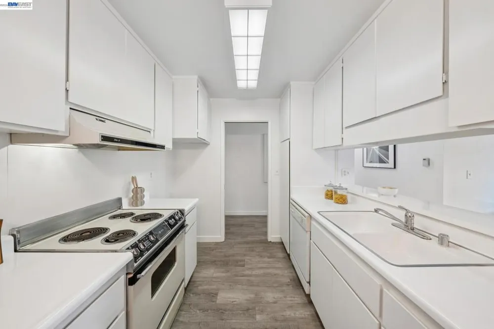 1327 Webster St #B106 Alameda, CA 94501